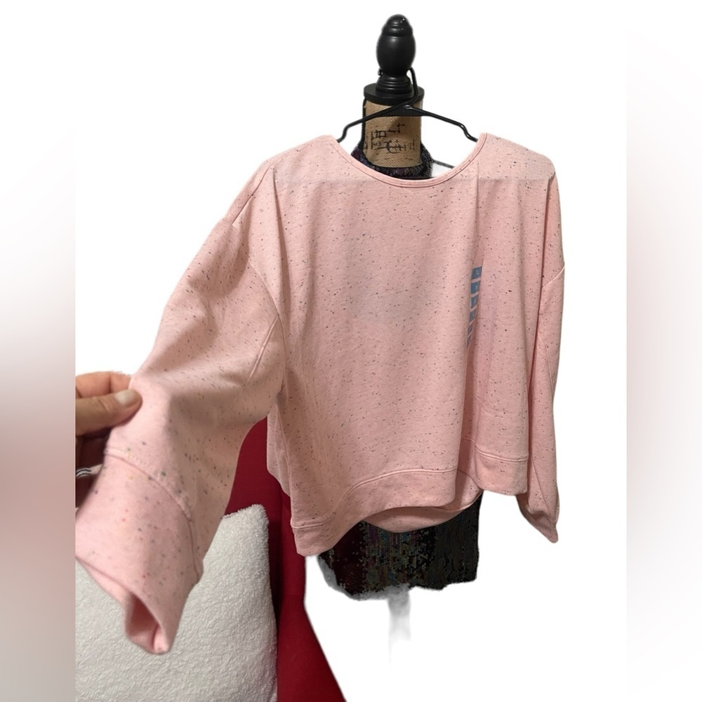 🌼NWT REEBOX SPECKLE FRENCH TERRY TOP W/KEYHOLE BACK.